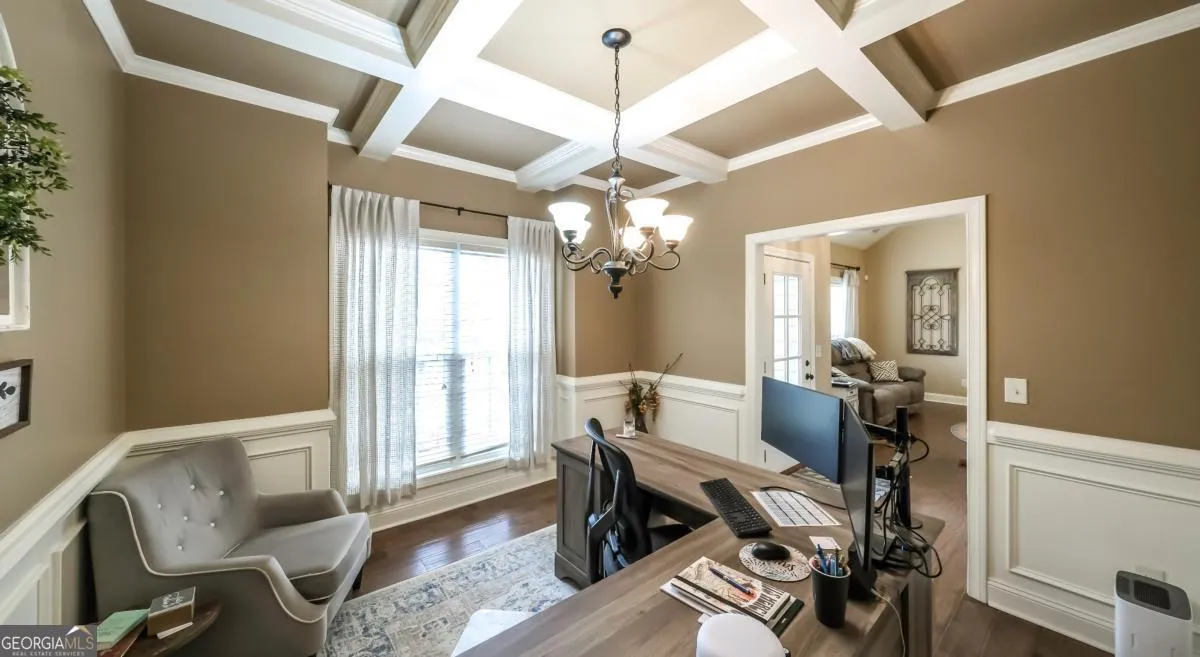 824 Vicki Cir — photo 9 of 45