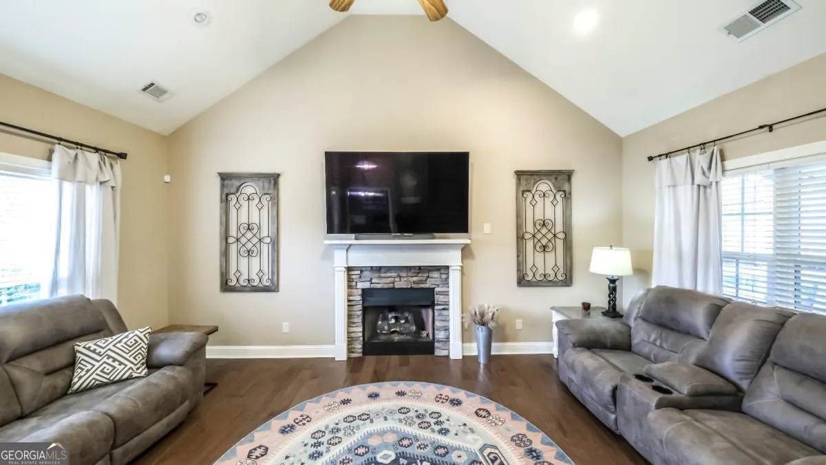 824 Vicki Cir — photo 44 of 45