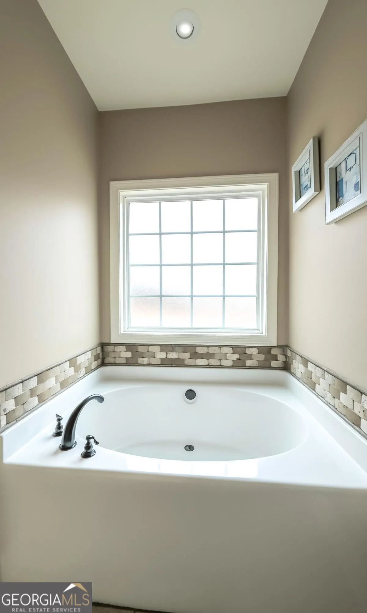 824 Vicki Cir — photo 17 of 45