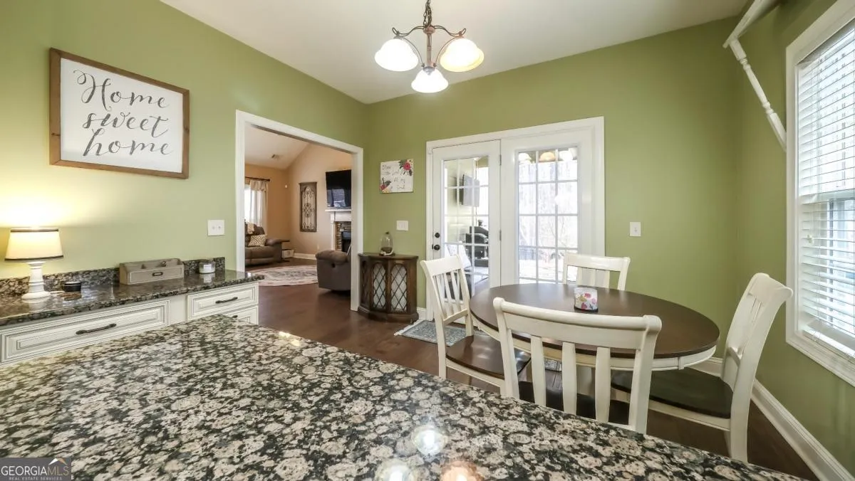 824 Vicki Cir — photo 7 of 45
