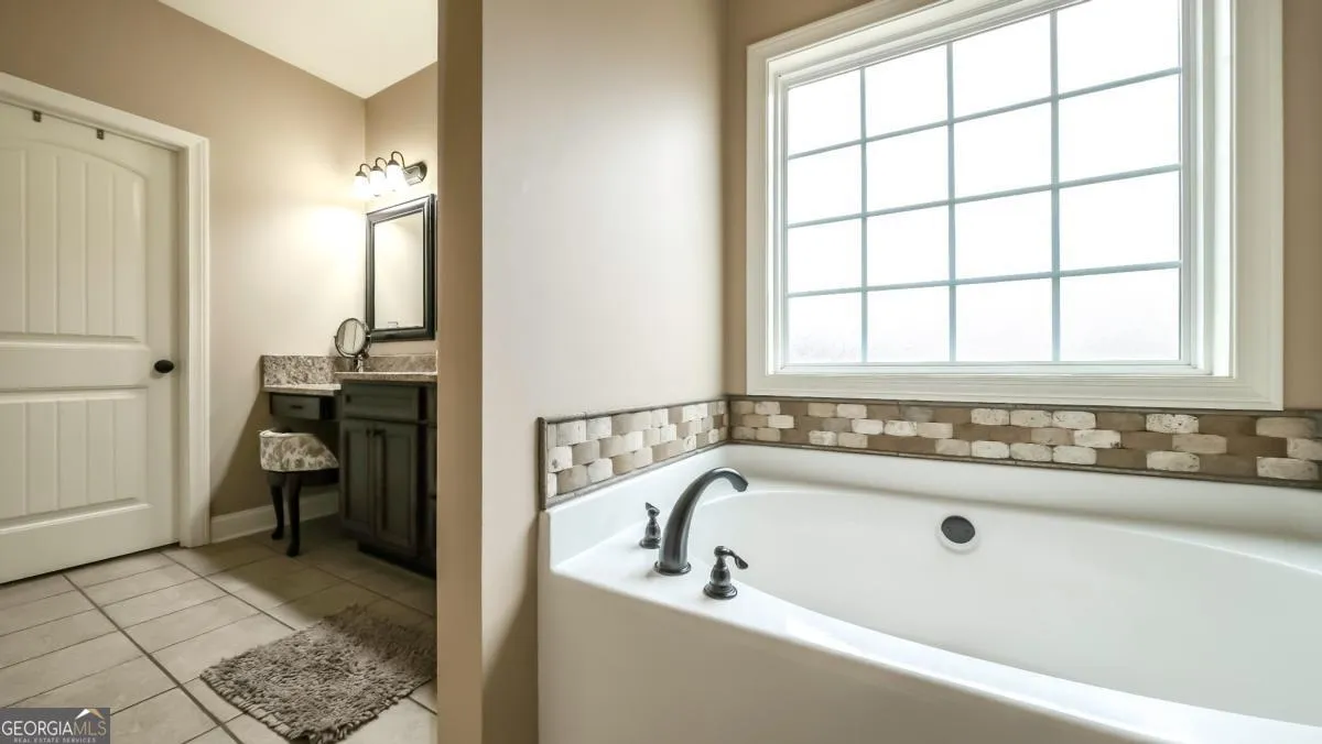 824 Vicki Cir — photo 15 of 45