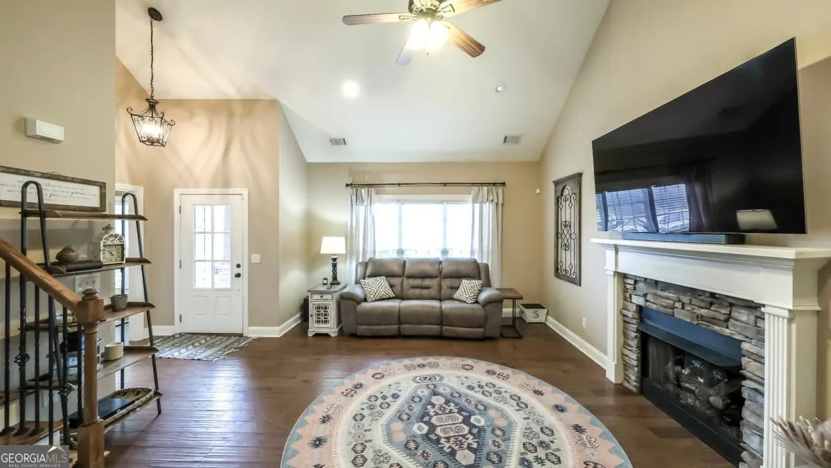 824 Vicki Cir — photo 43 of 45