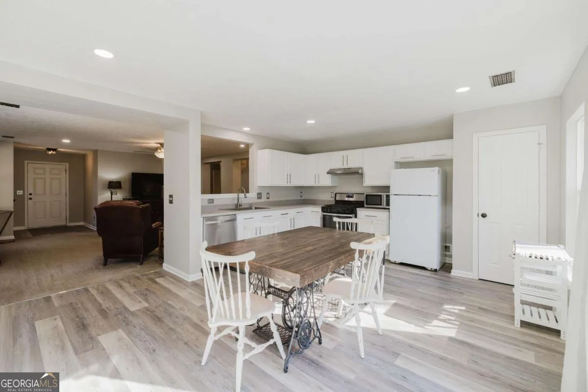 430 Autumn Creek Dr — photo 7 of 39