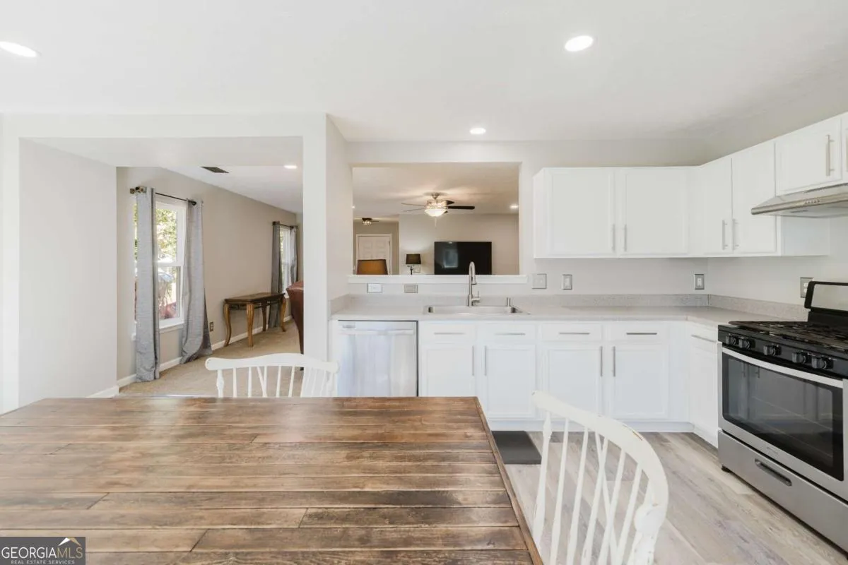 430 Autumn Creek Dr — photo 8 of 39