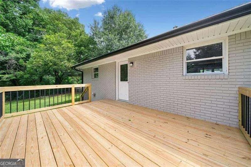 1016 Sapphire St — photo 4 of 23