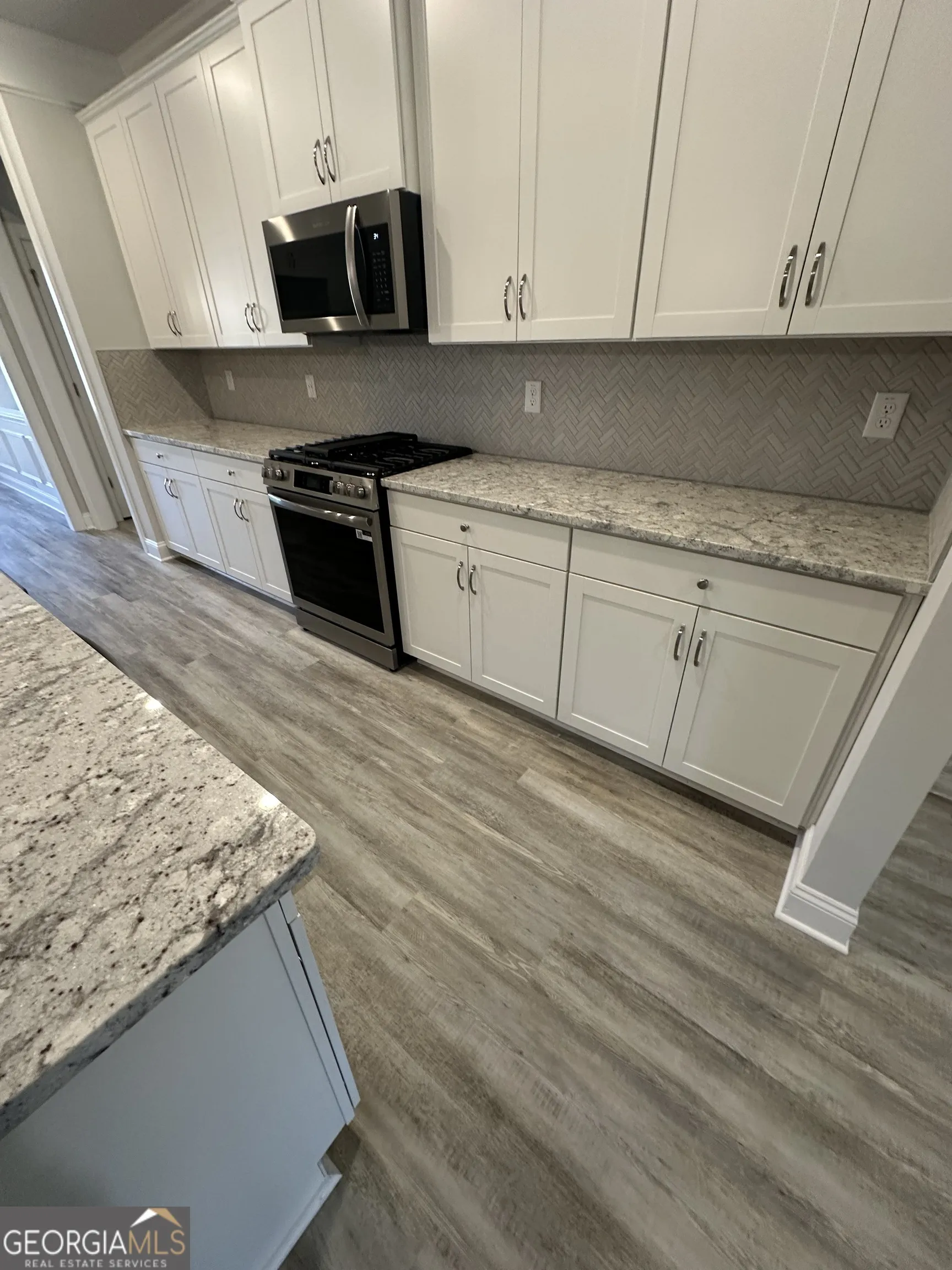 3020 Fairway Dr — photo 3 of 33