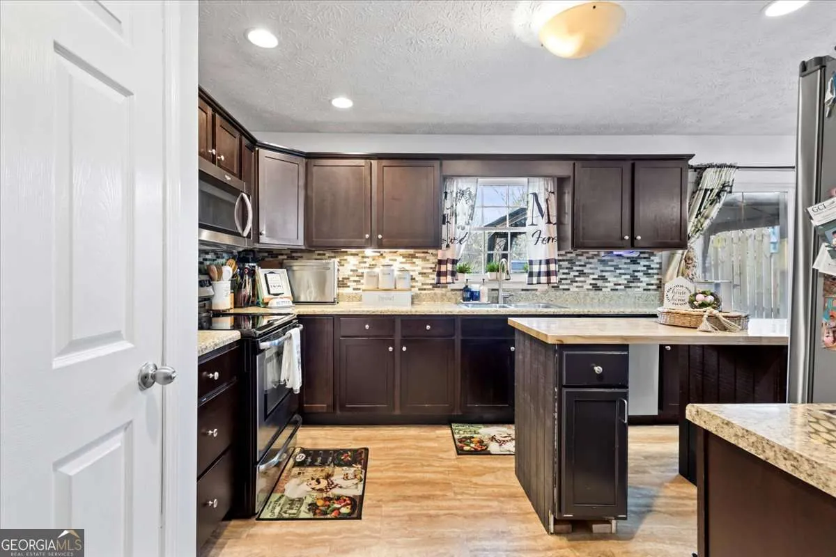 916 Marshall Fuller Rd — photo 17 of 36