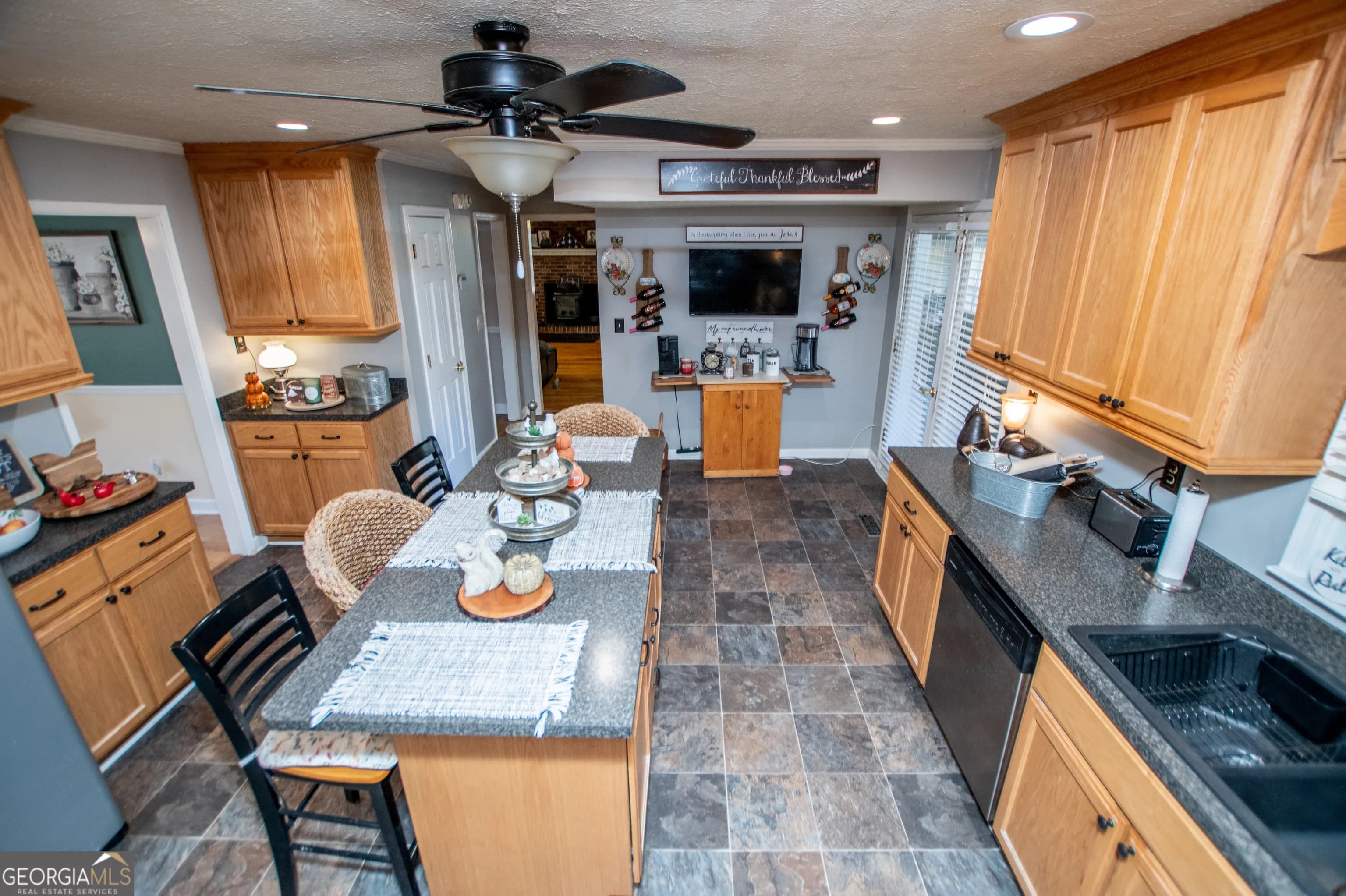 4049 Roy Ct — photo 8 of 43