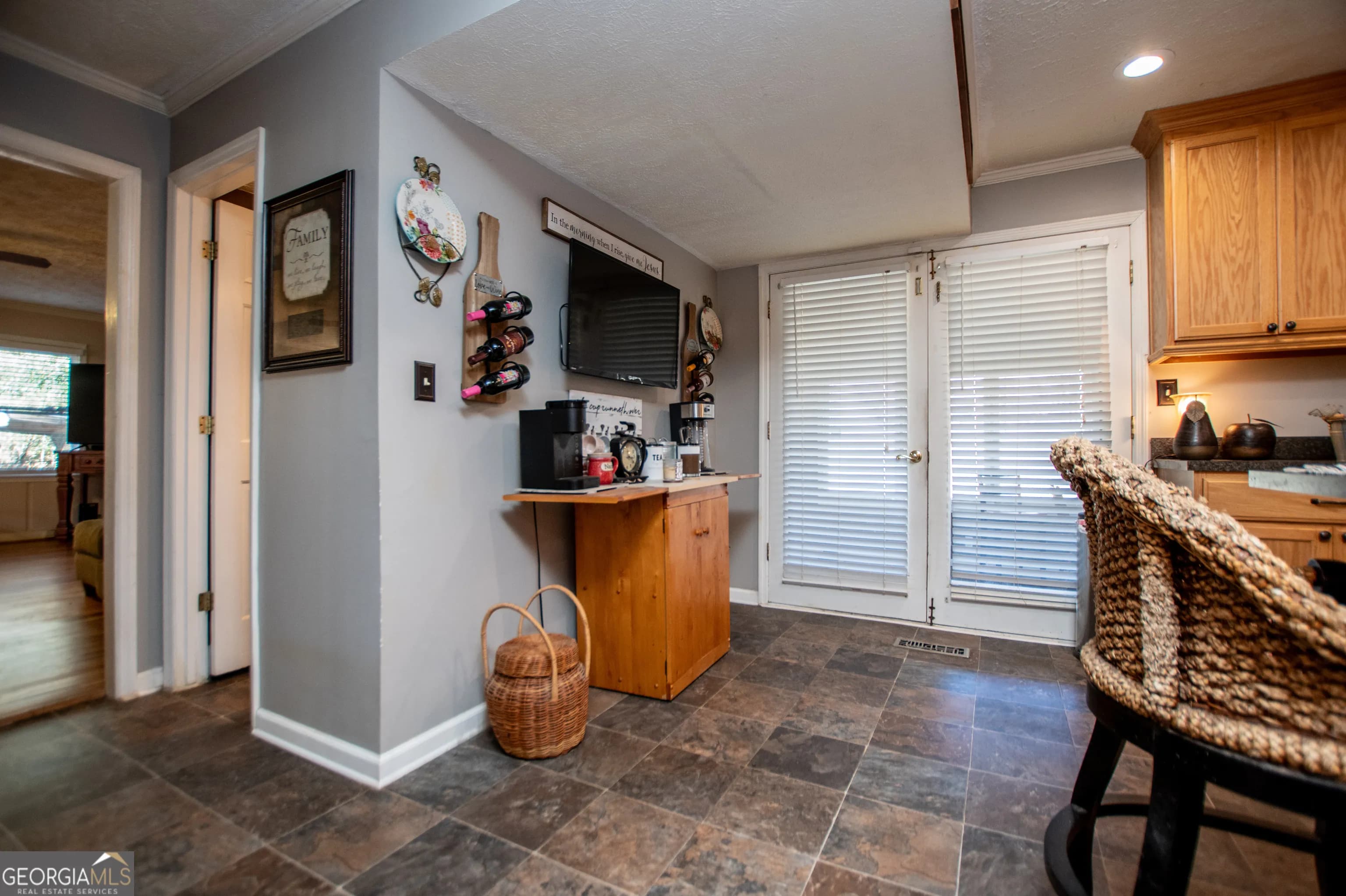 4049 Roy Ct — photo 7 of 43