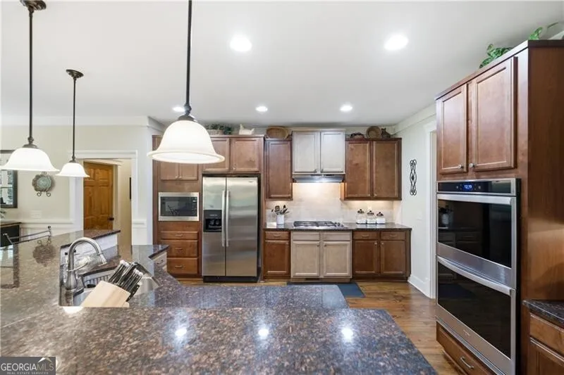 136 Lullwater Ln — photo 6 of 80