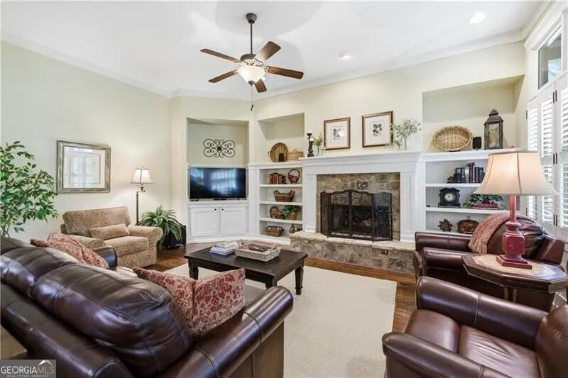 136 Lullwater Ln — photo 3 of 80