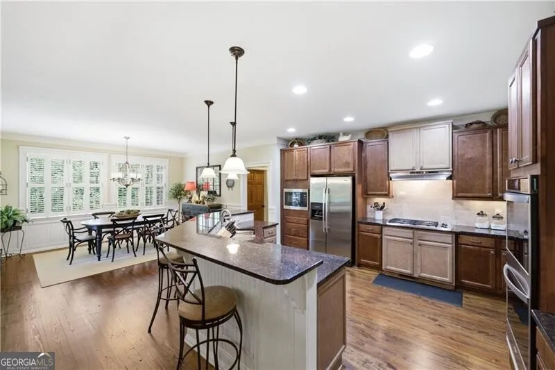 136 Lullwater Ln — photo 5 of 80