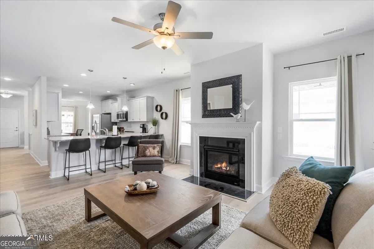 205 Laney Dr — photo 4 of 19
