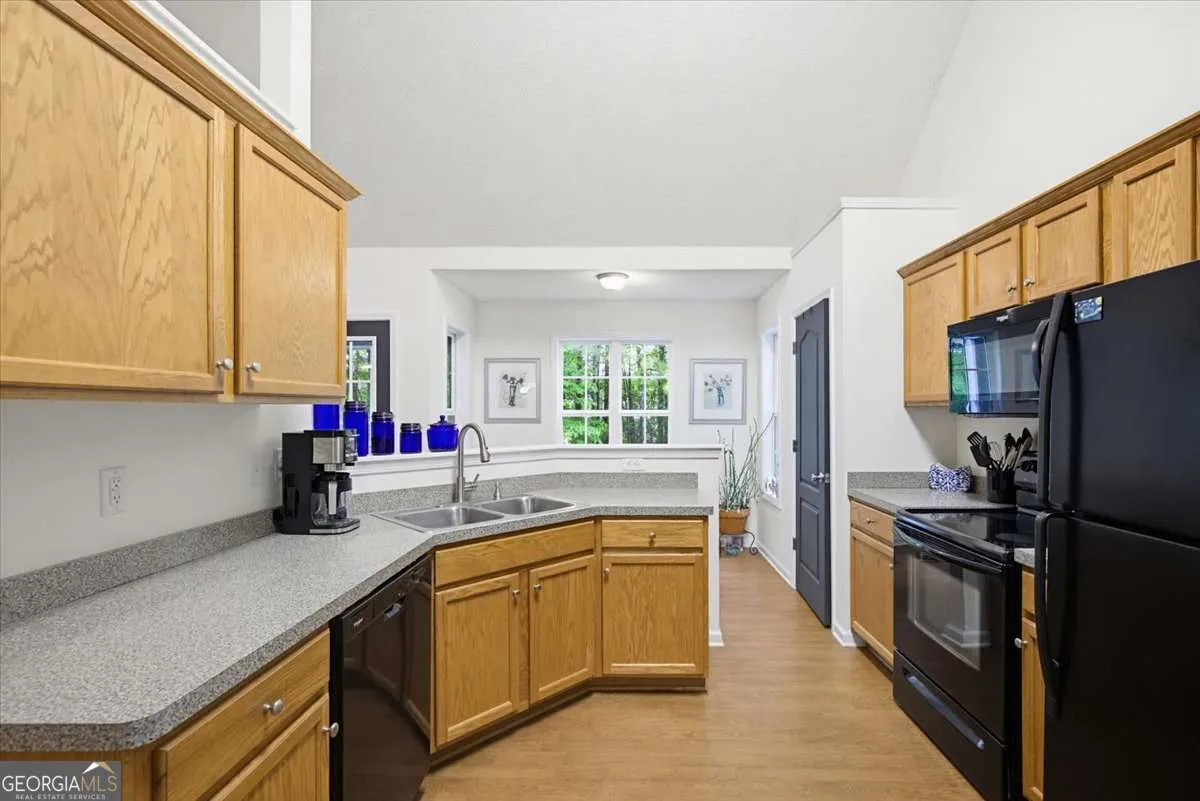 108 Misty Oak Ln — photo 3 of 37