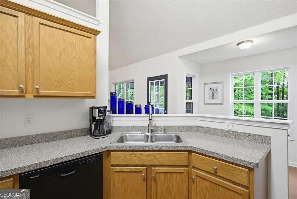 108 Misty Oak Ln — photo 4 of 37