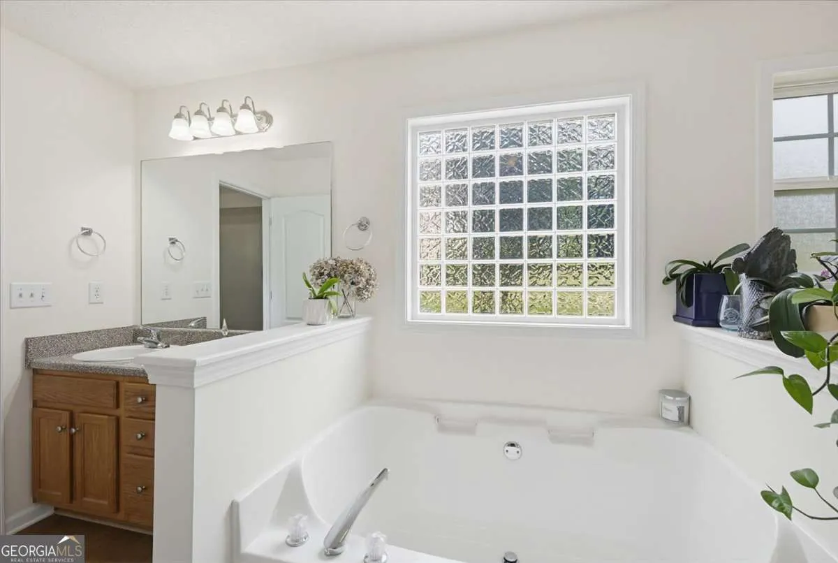 108 Misty Oak Ln — photo 12 of 37