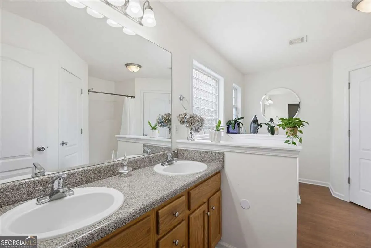 108 Misty Oak Ln — photo 11 of 37