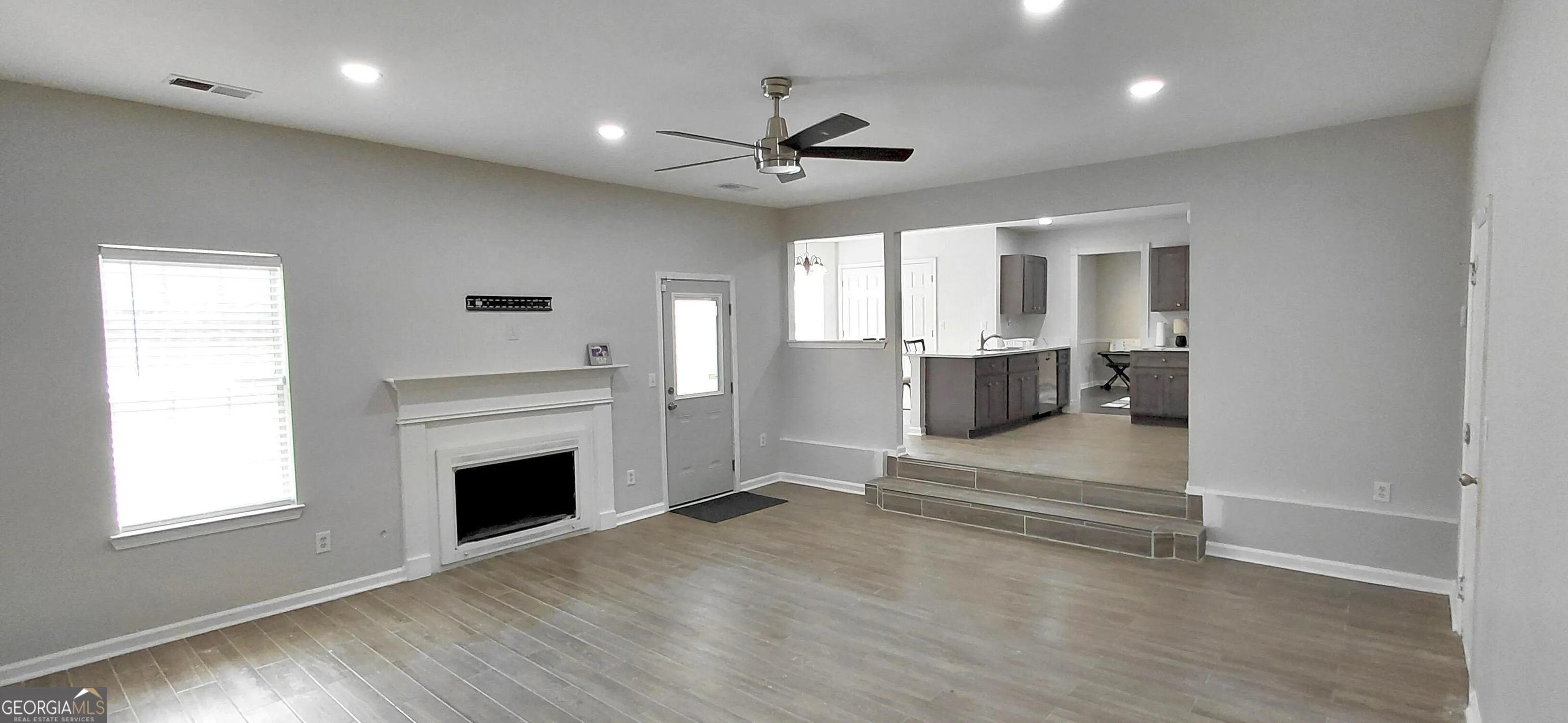 6715 Manor Creek Dr — photo 10 of 36