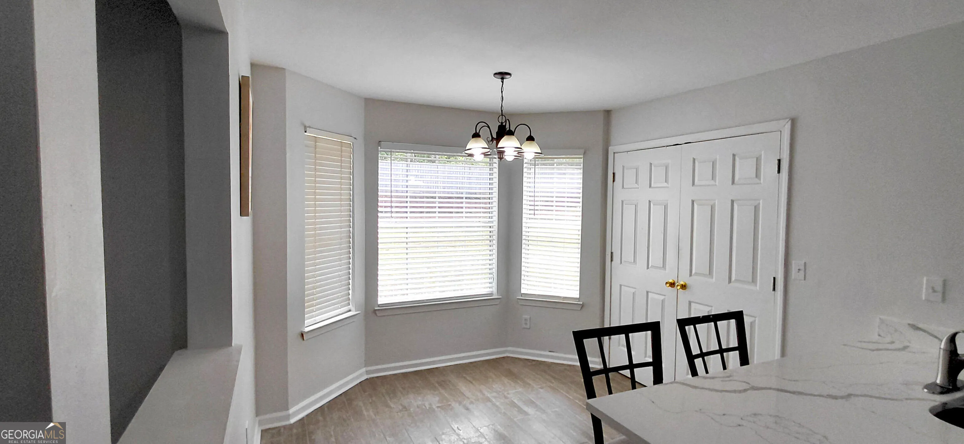 6715 Manor Creek Dr — photo 3 of 36