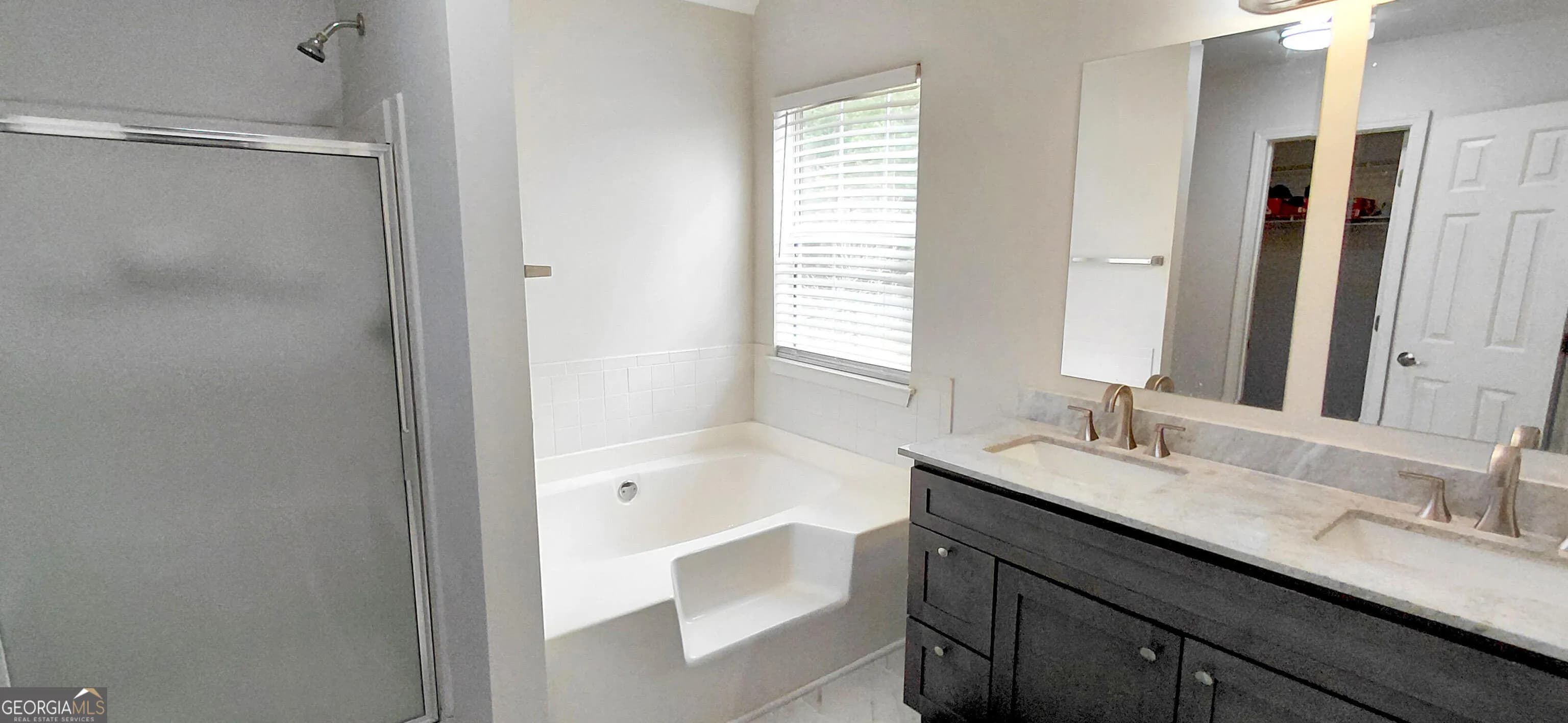 6715 Manor Creek Dr — photo 12 of 36