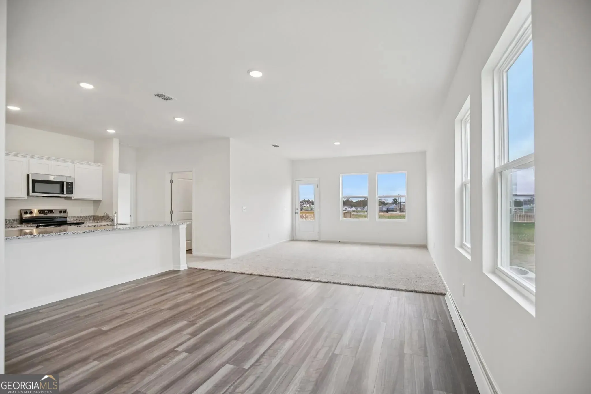 19 Crescent Blvd — photo 2 of 5