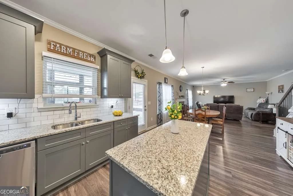 54 Ashbridge Ln — photo 5 of 51