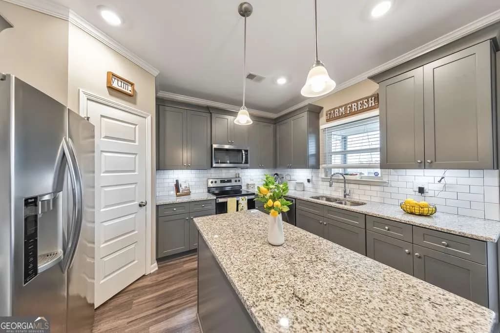 54 Ashbridge Ln — photo 4 of 51
