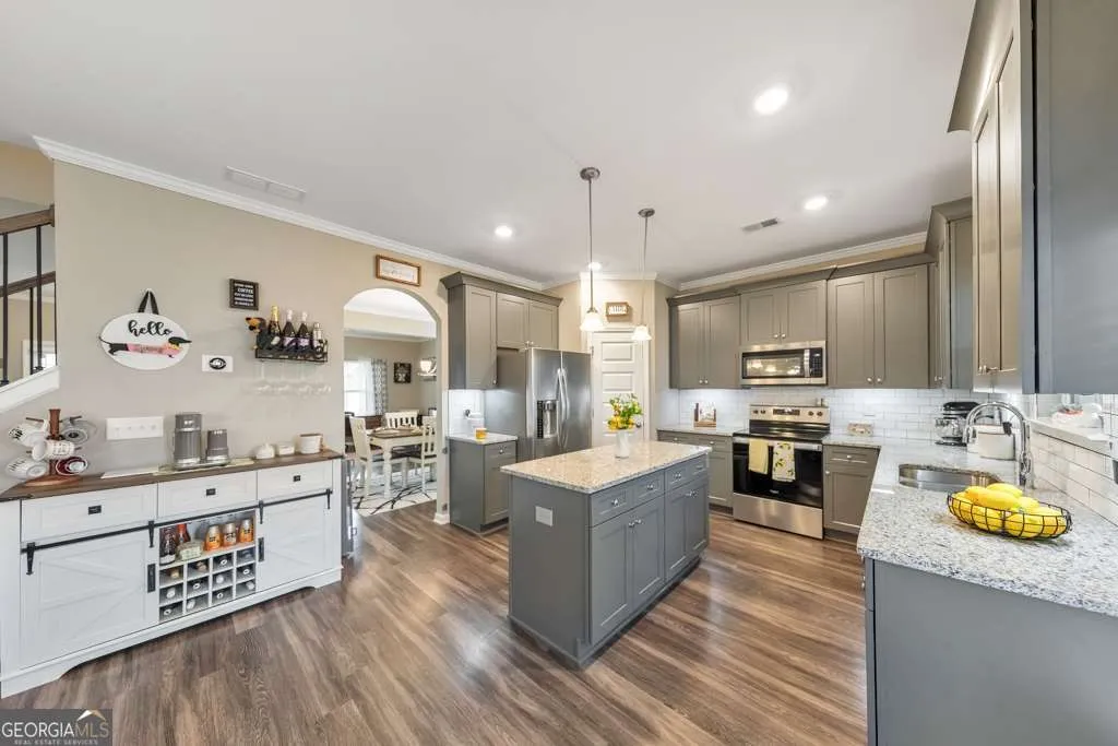 54 Ashbridge Ln — photo 3 of 51