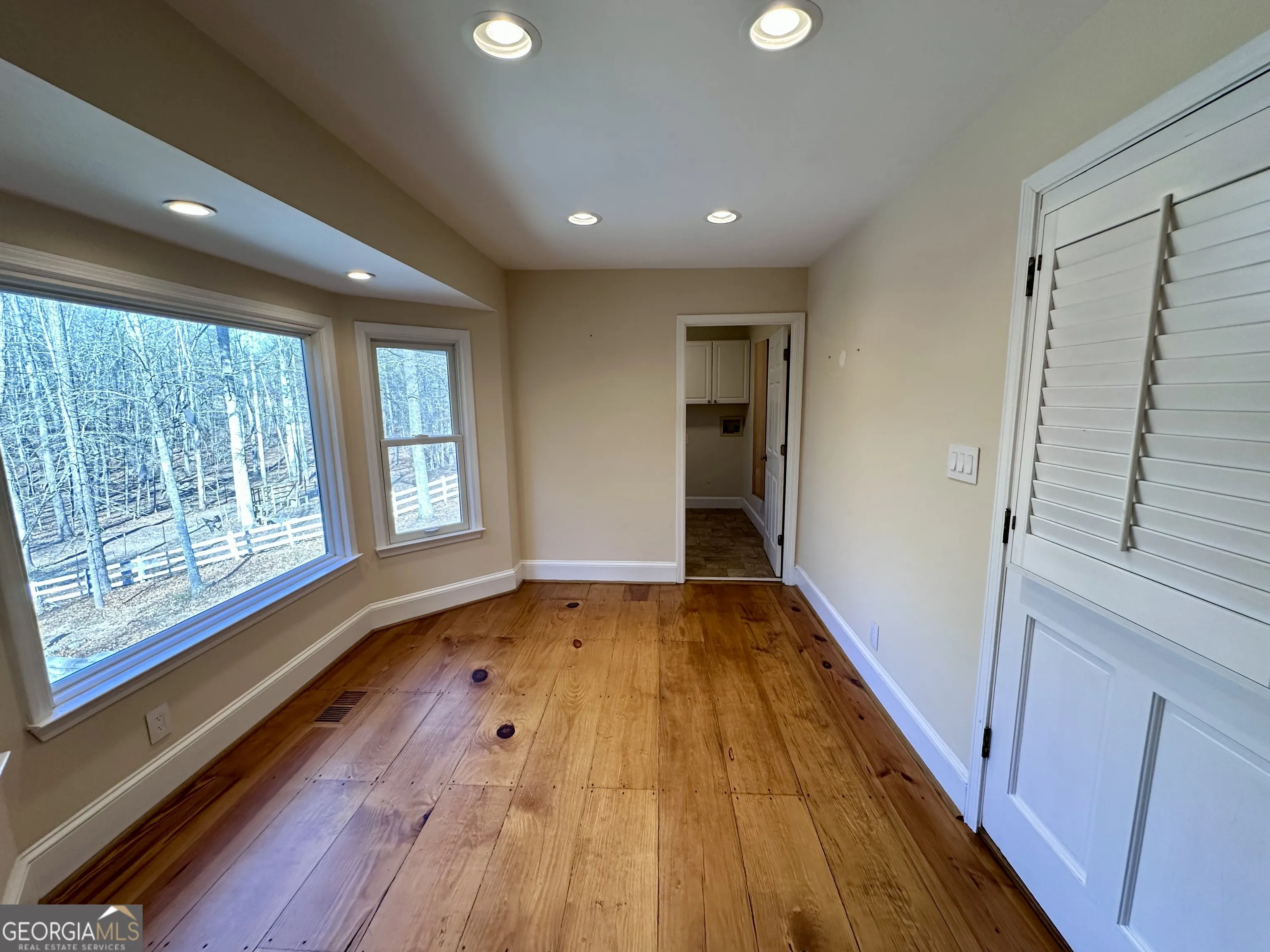 8518 Downs Rd — photo 16 of 82