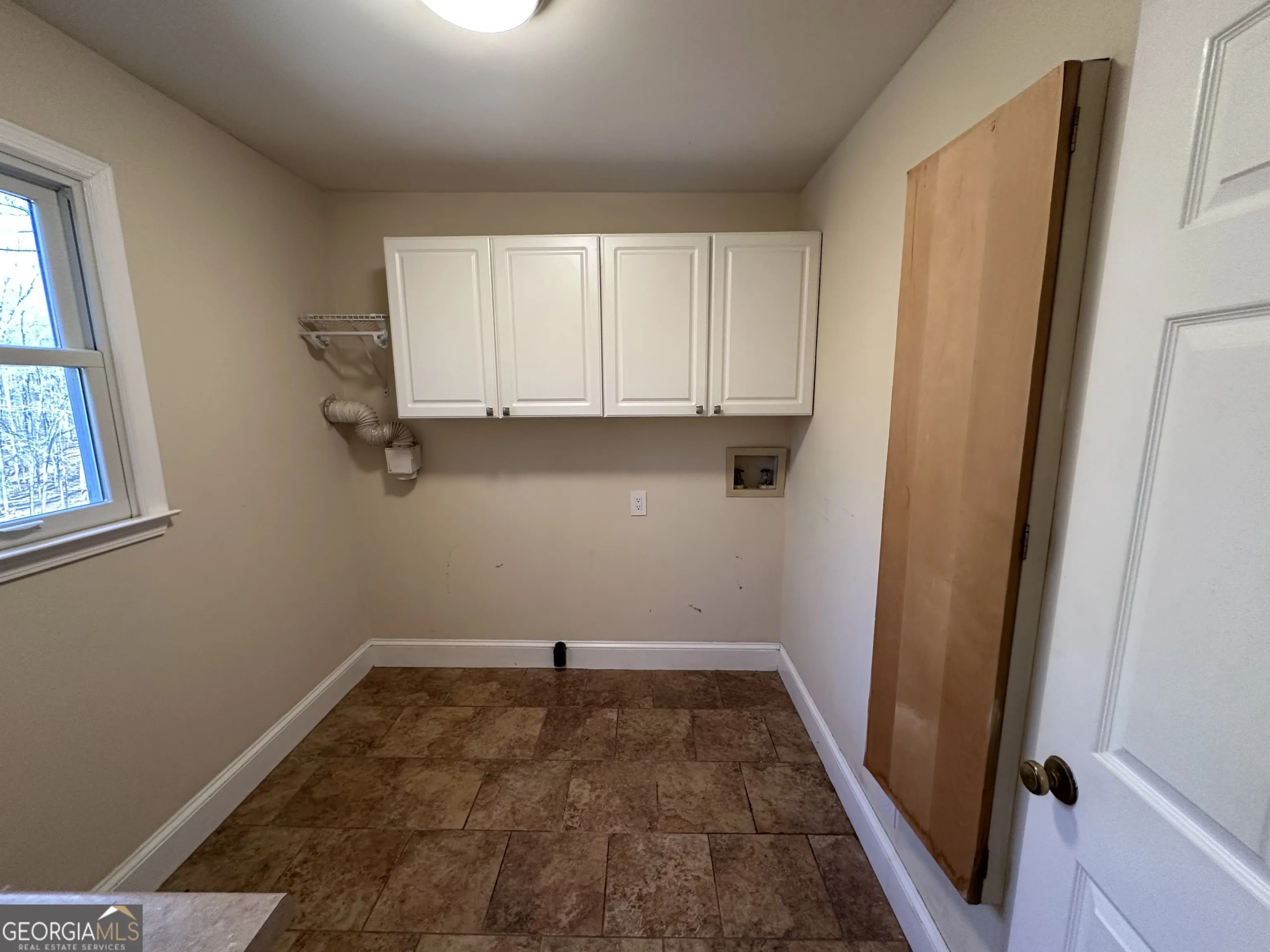 8518 Downs Rd — photo 17 of 82