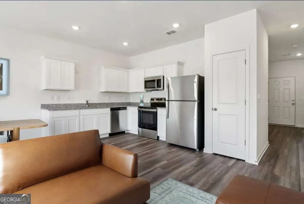 3002 Osier Cir — photo 5 of 10