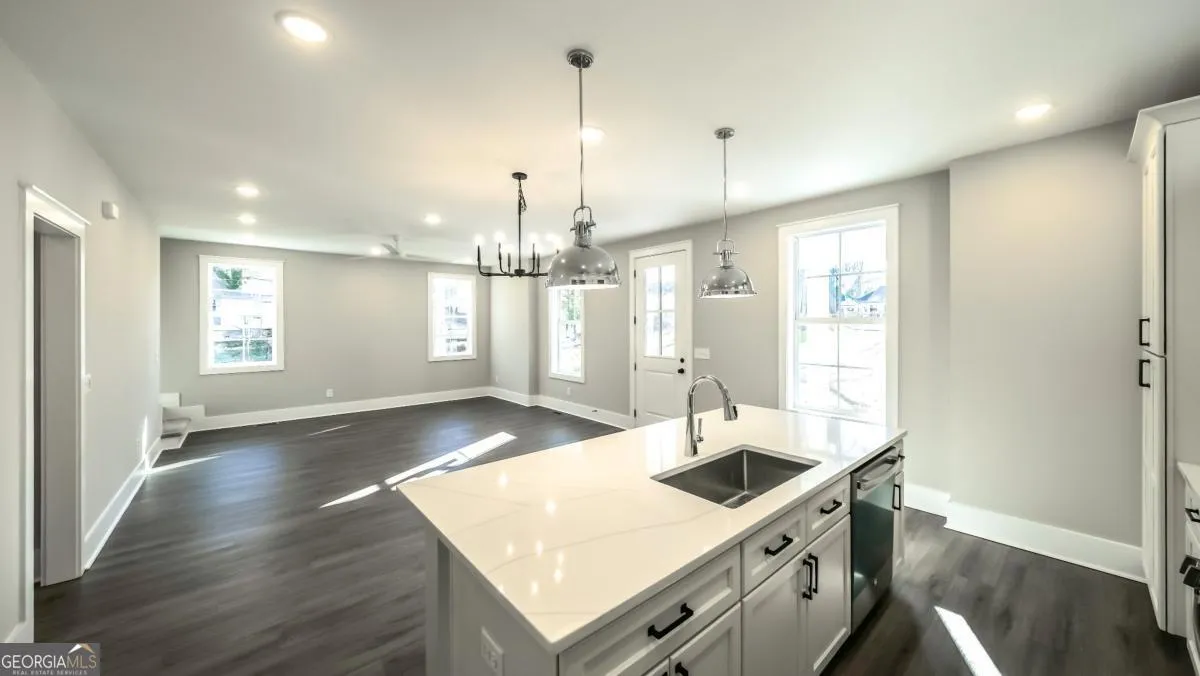 485 West Ave — photo 3 of 41