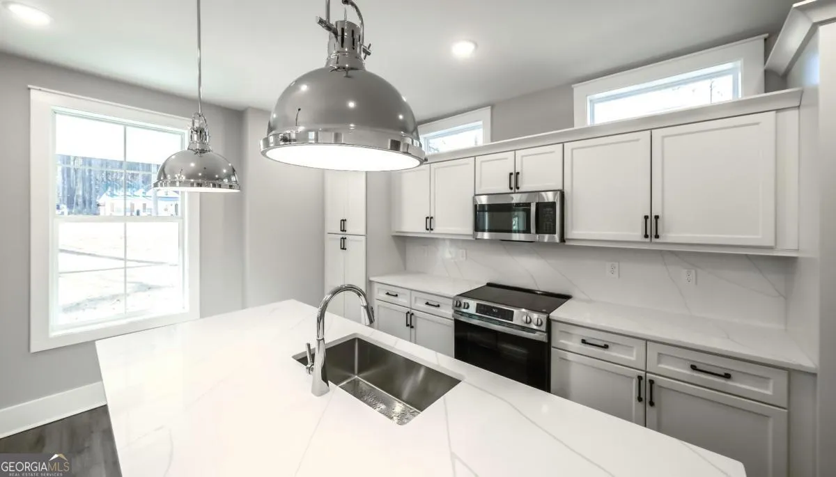 485 West Ave — photo 4 of 41