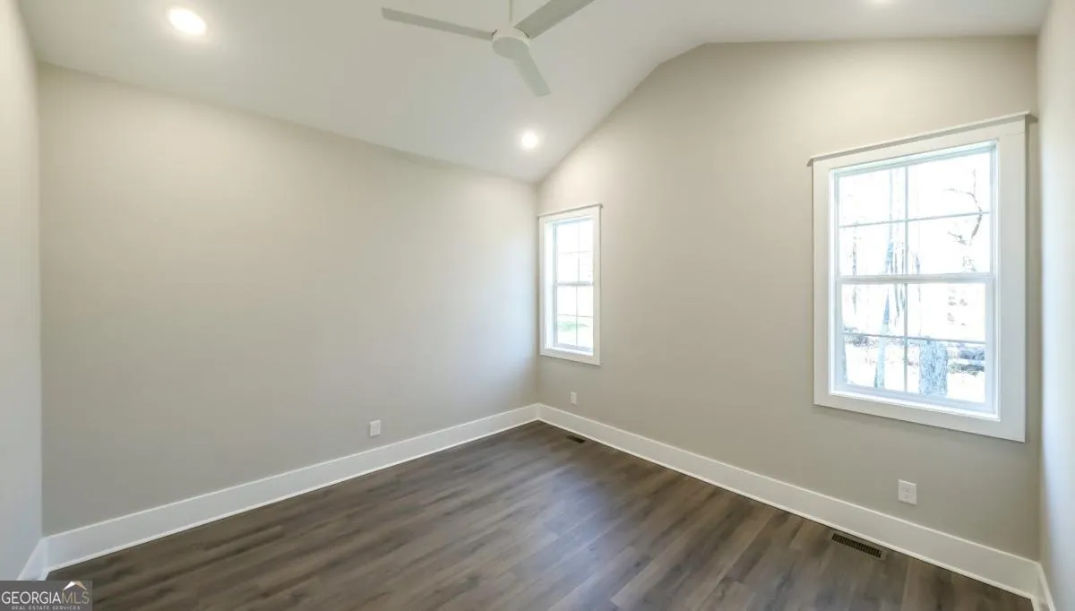 485 West Ave — photo 11 of 41