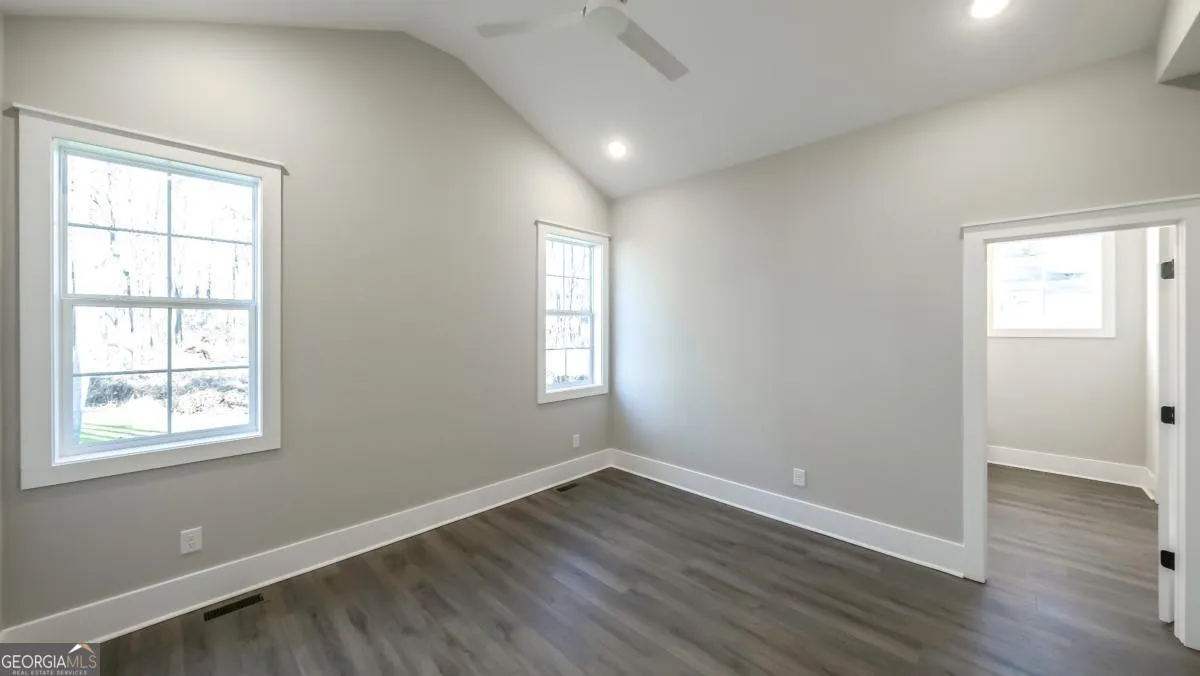 485 West Ave — photo 8 of 41