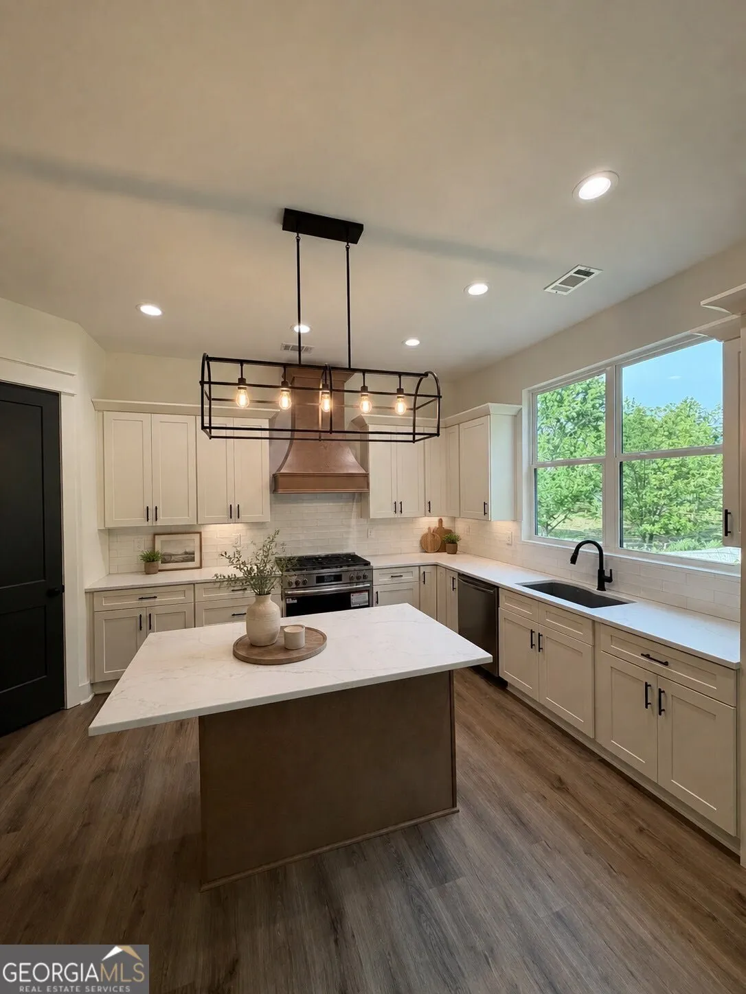 790 Ferguson Pl — photo 17 of 19