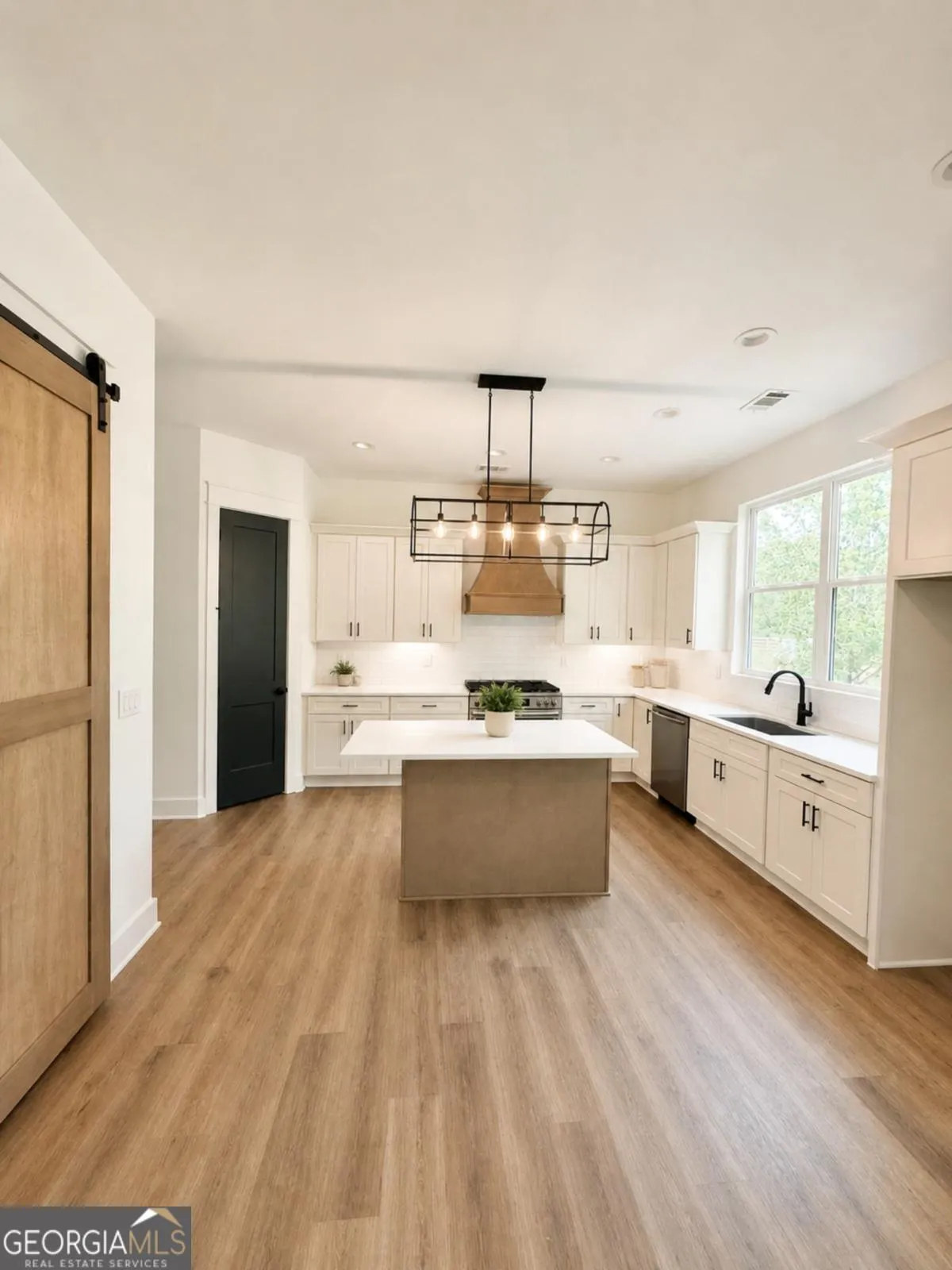 790 Ferguson Pl — photo 18 of 19