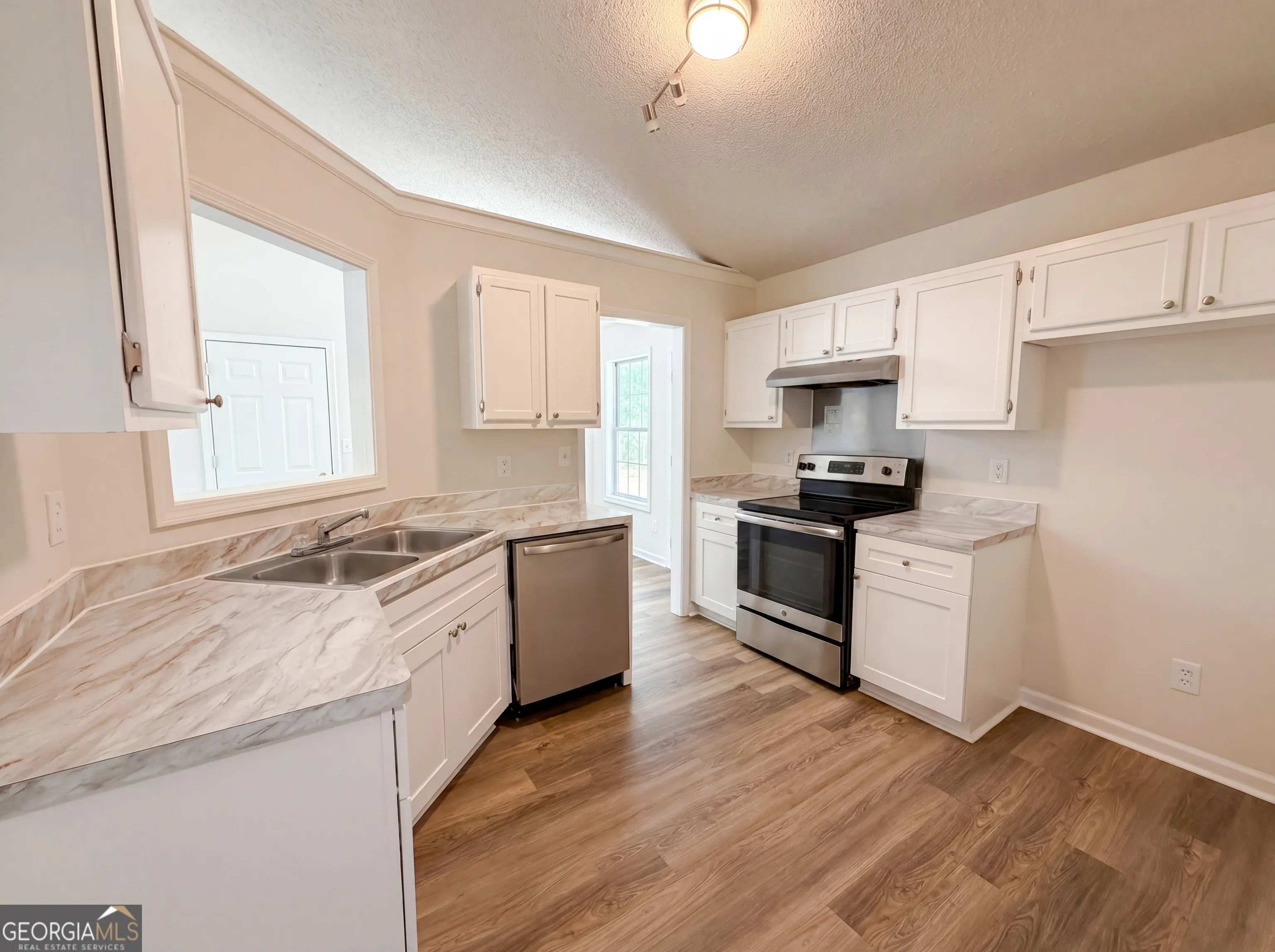 385 Southern Trace Dr — photo 2 of 21