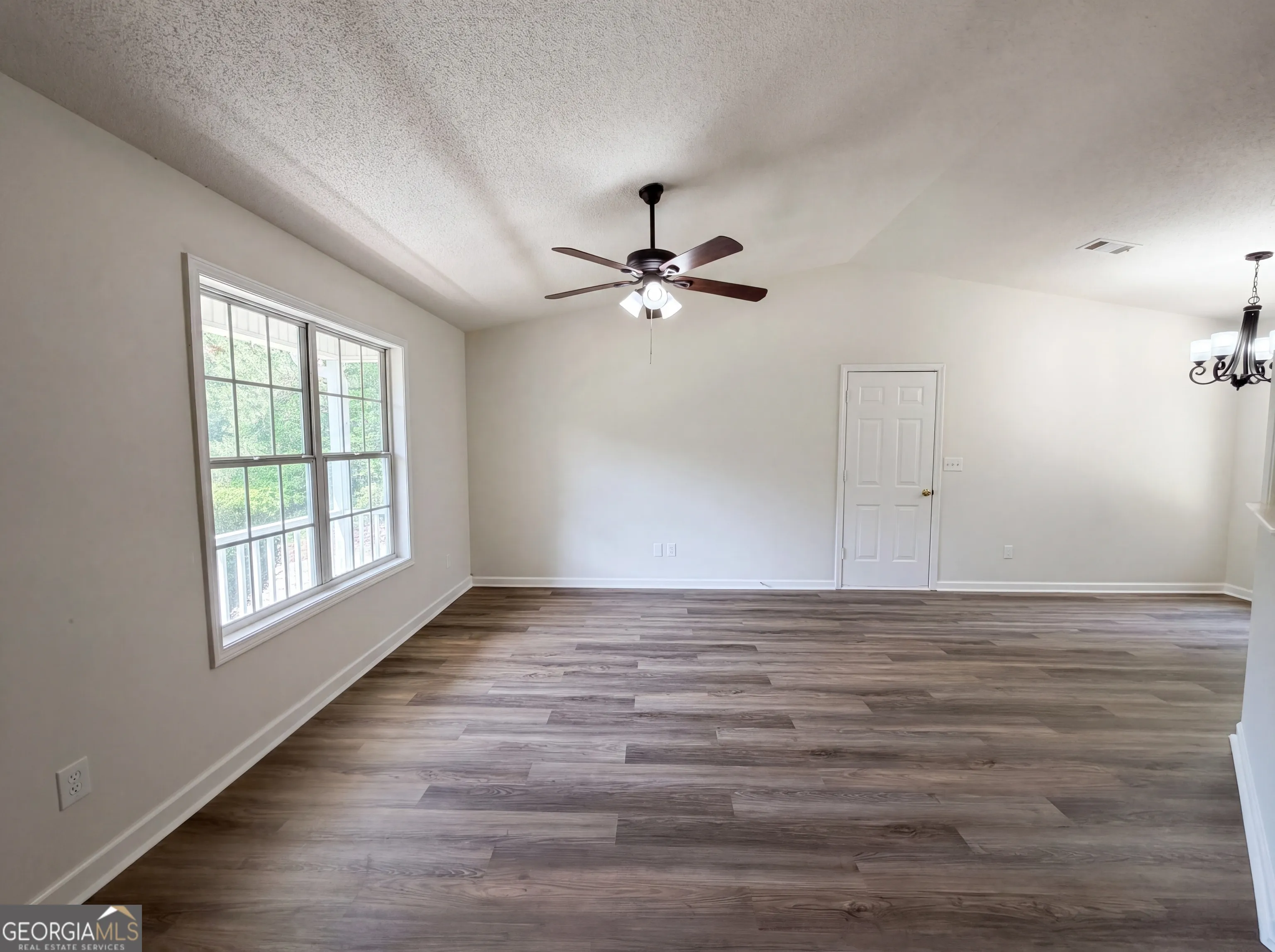 385 Southern Trace Dr — photo 4 of 21