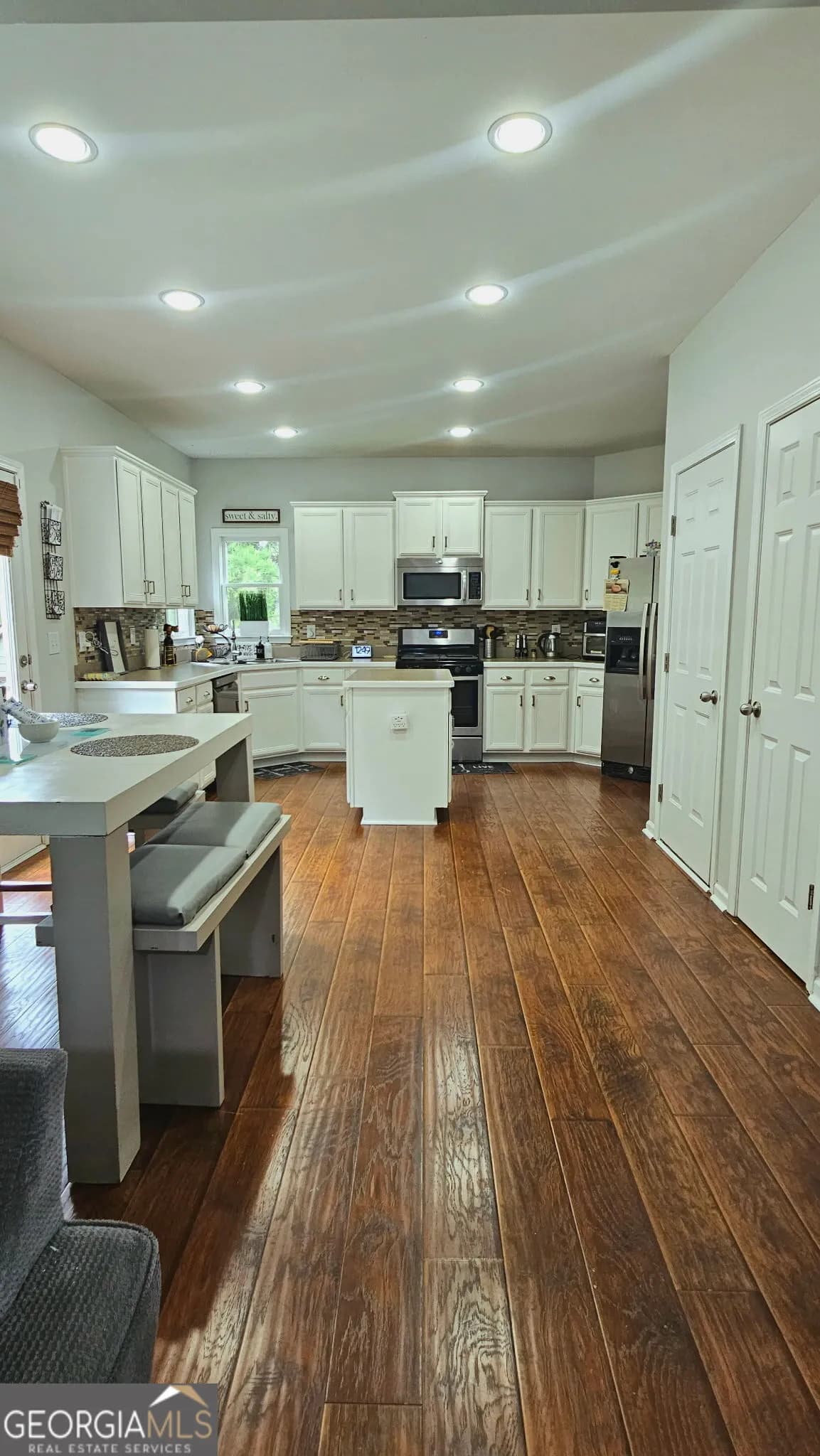 402 Homestead Dr — photo 3 of 39