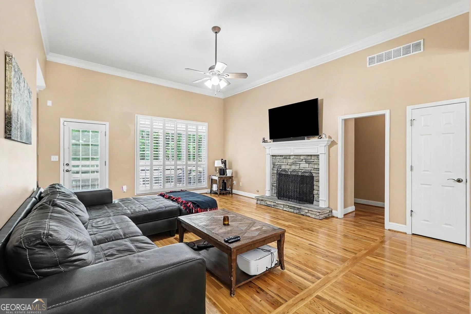 2020 Hubbard Ct — photo 3 of 11