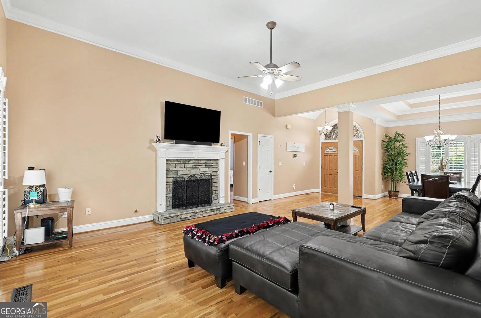 2020 Hubbard Ct — photo 5 of 11