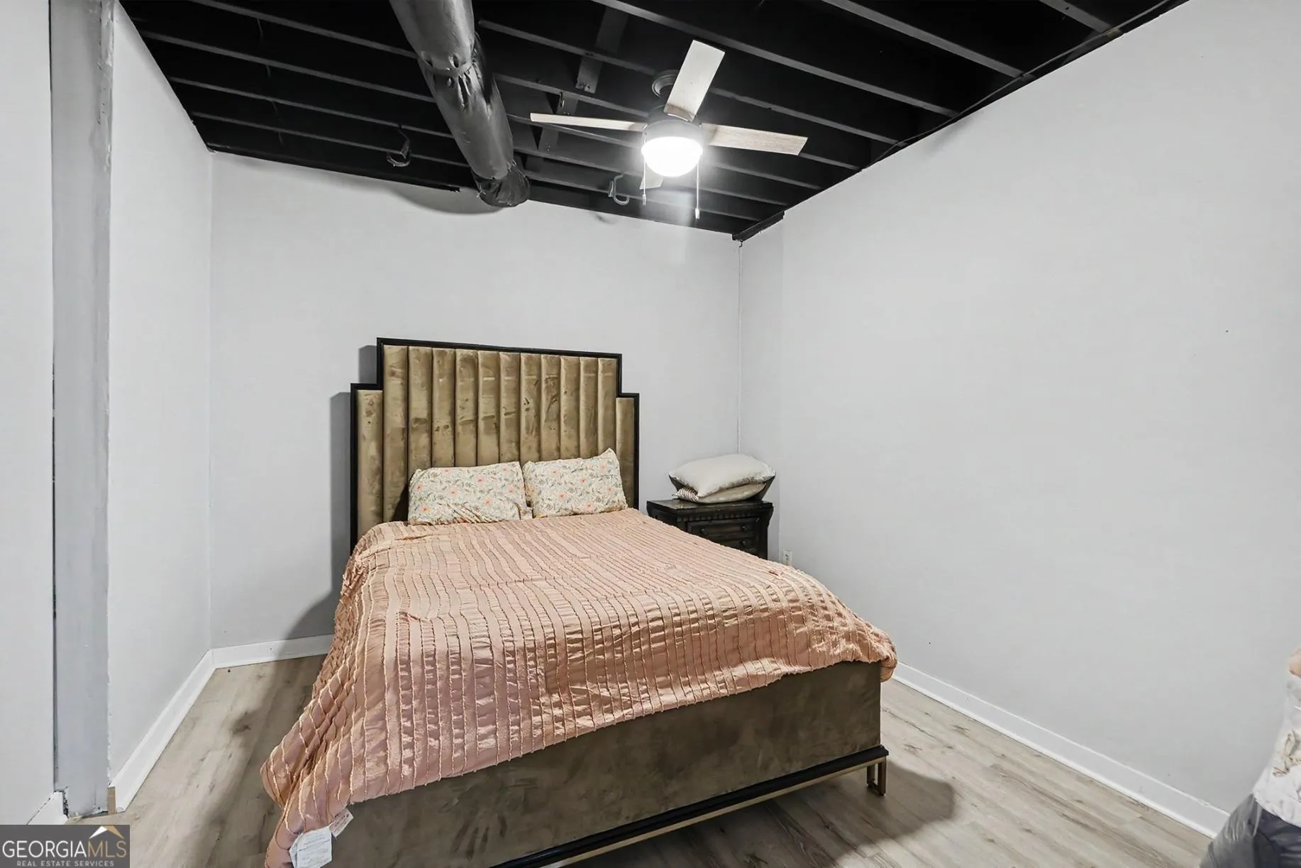 2020 Hubbard Ct — photo 7 of 11