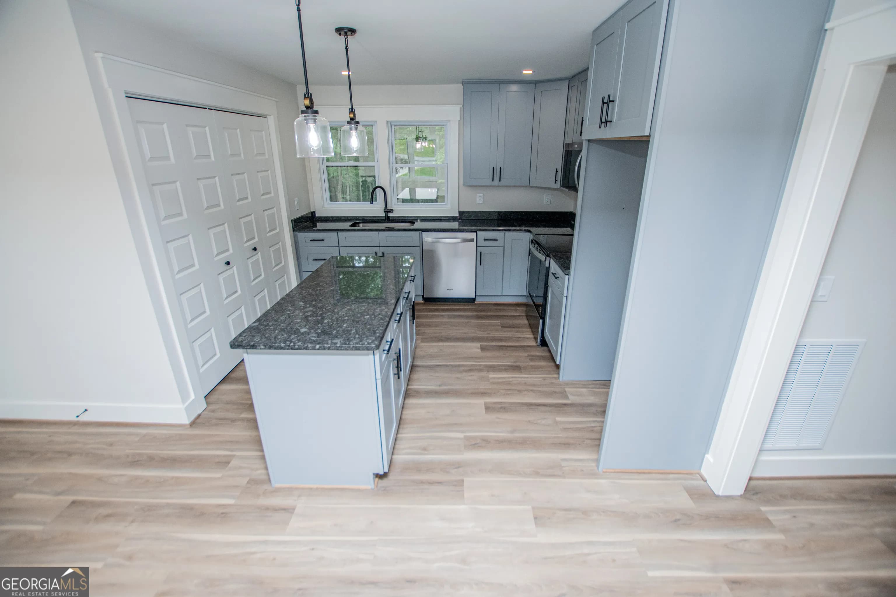 2454 Hilltop Dr — photo 11 of 56
