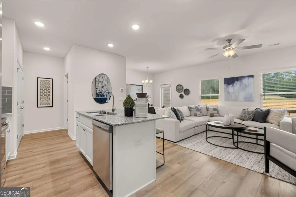 1030 Merritt Dr — photo 4 of 58