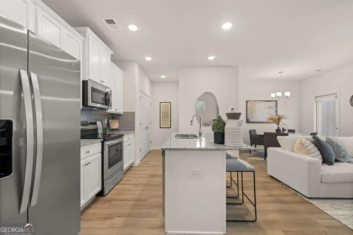 1030 Merritt Dr — photo 3 of 58