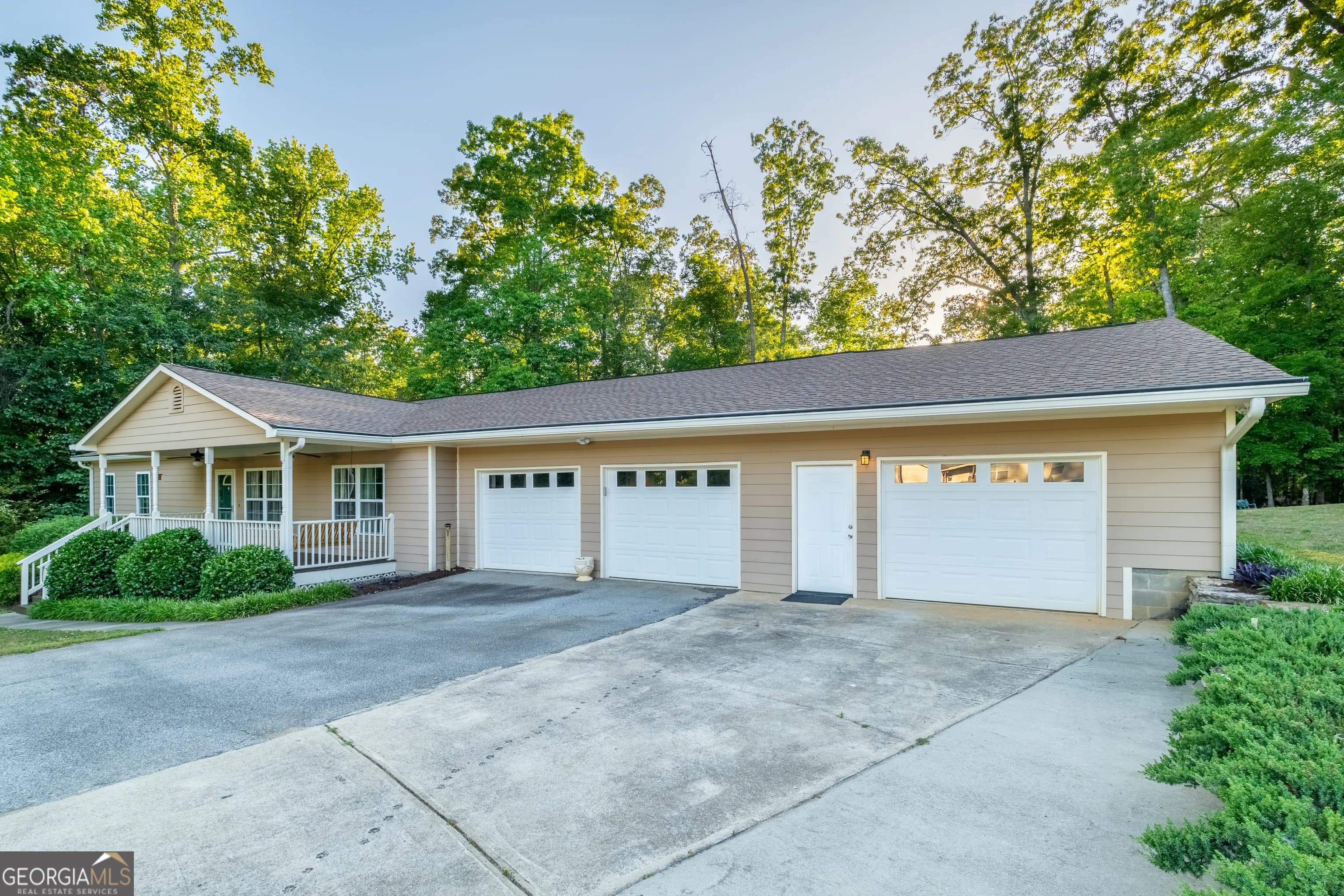 1633 Cole Creek Rd — photo 2 of 57