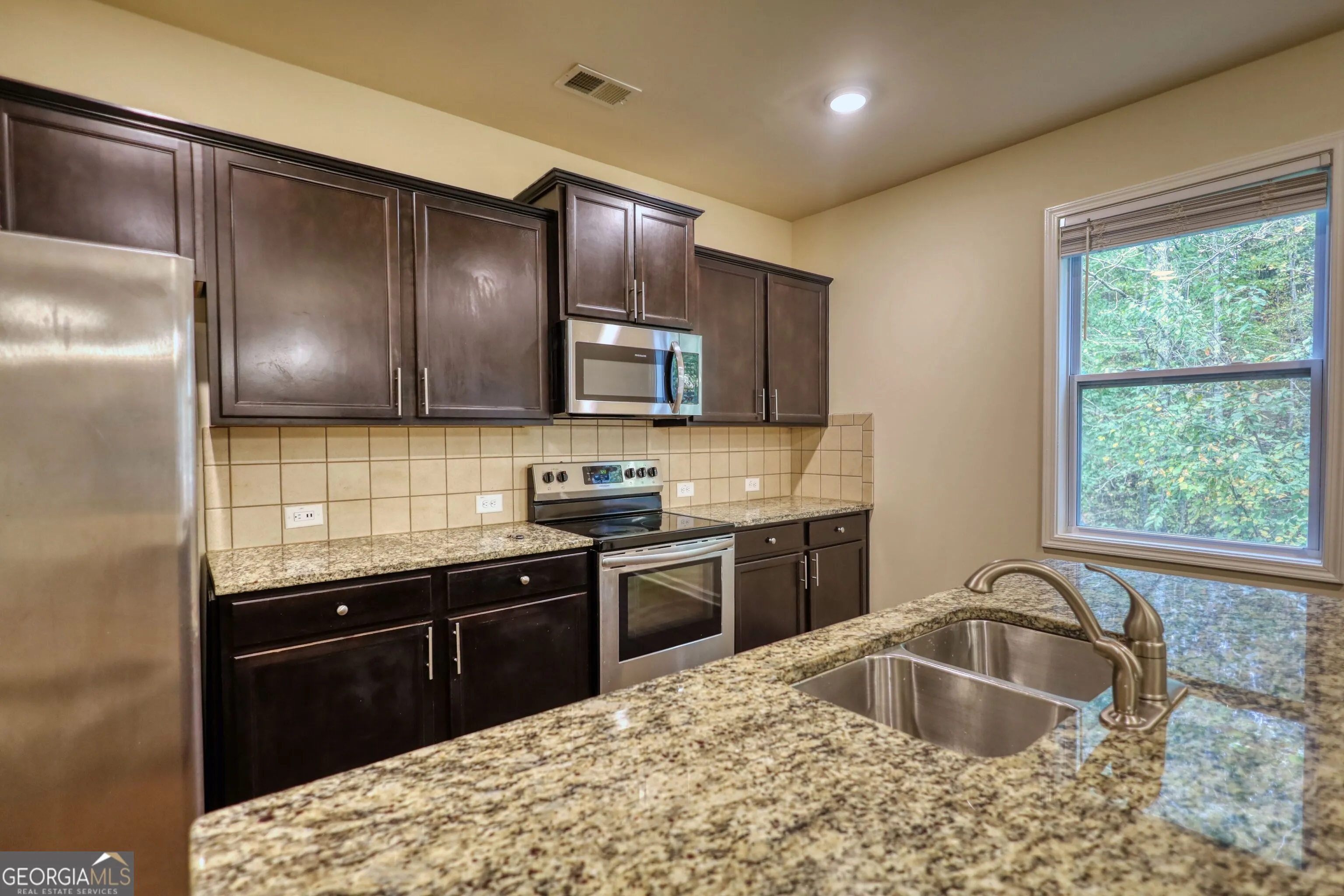 6571 Bluffview Dr — photo 3 of 48