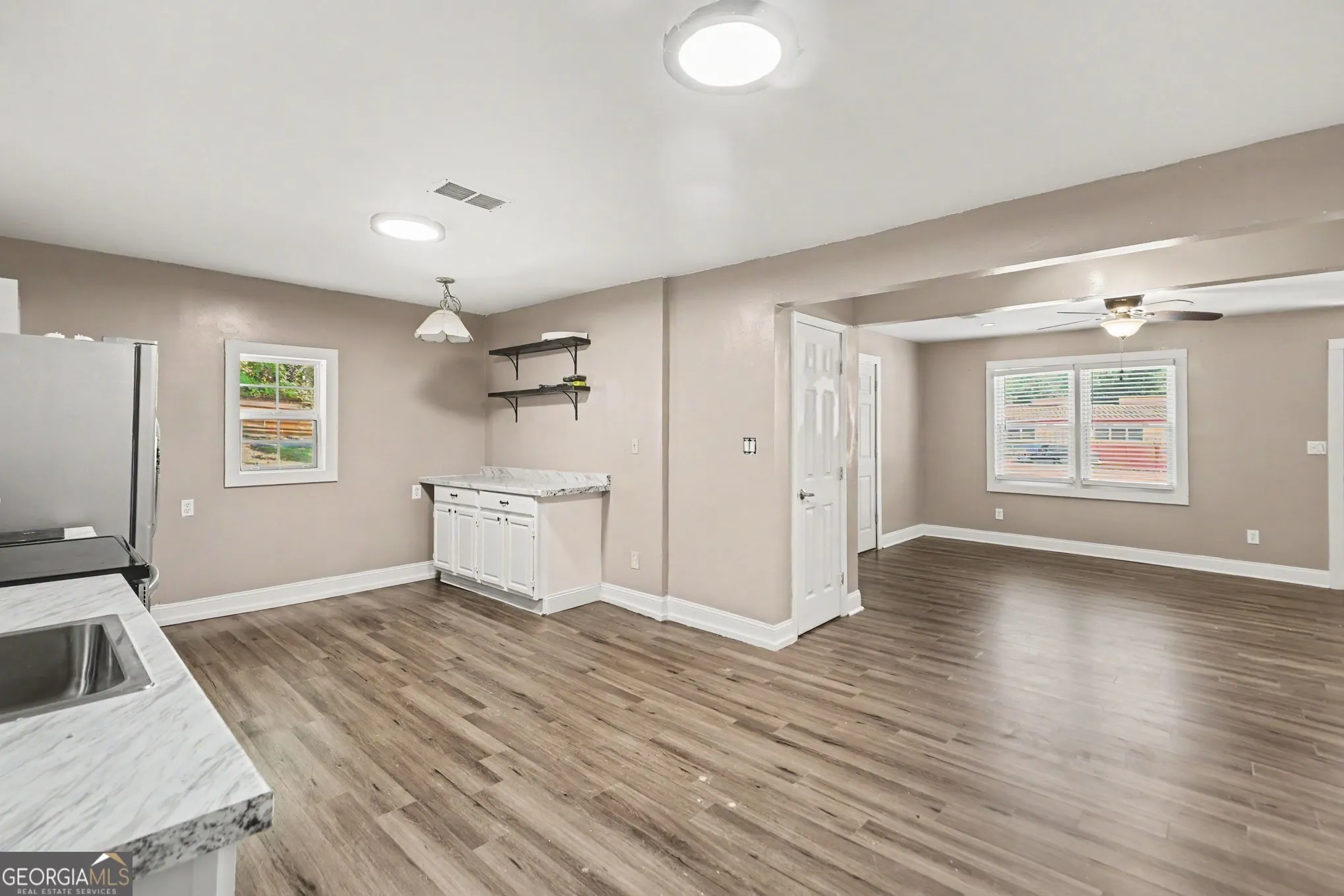 234 E Memorial Dr — photo 3 of 31