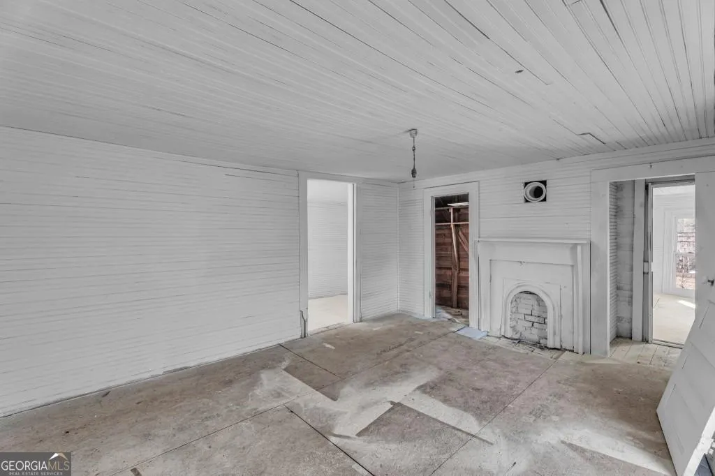 119 E Johnson St — photo 5 of 39
